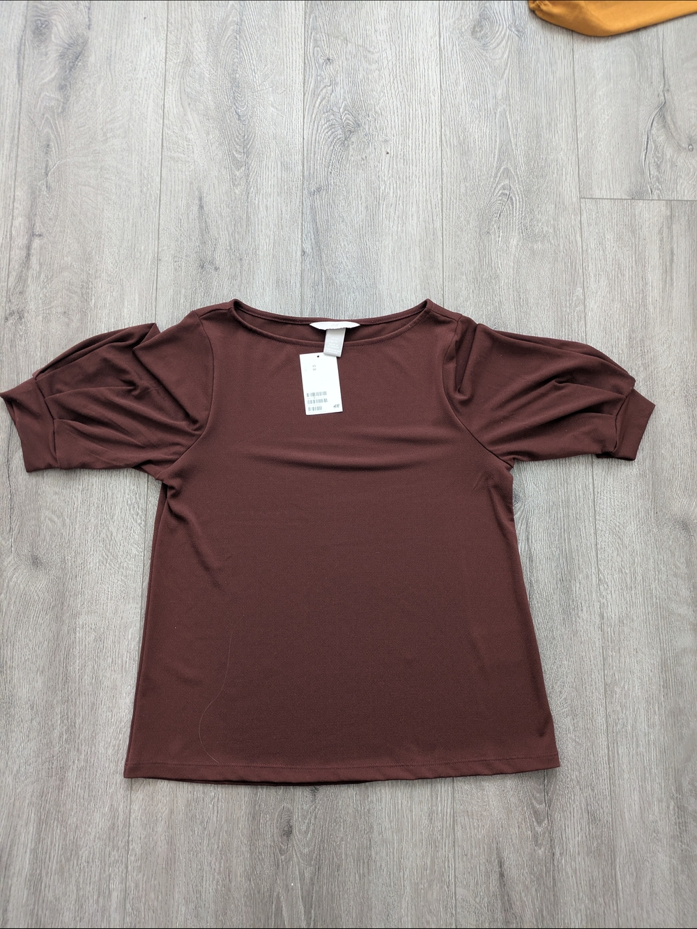 H&M Women's Puff Short Sleeve Tee in Burgundy